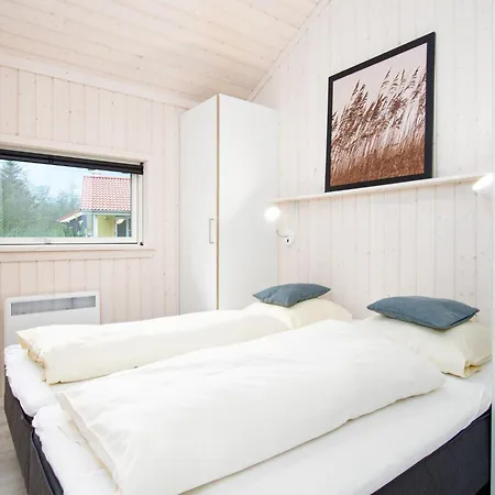 Grobenbrode Sunlit Deck Retreat *
